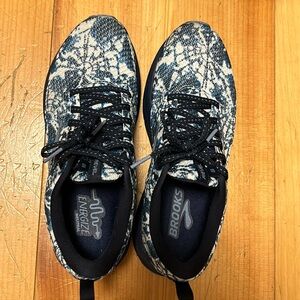 Men’s 8.5 Brooks Revel 5 Energize